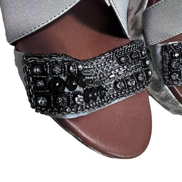 Donald Pliner Silver Animal Print Beaded Wedges Size 8.5 - Picture 2 of 9